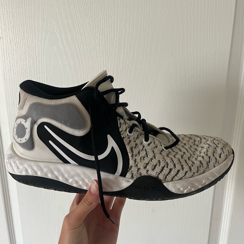 Nike KD Trey 5 VIII 'White Black', great condition, men’s size 11